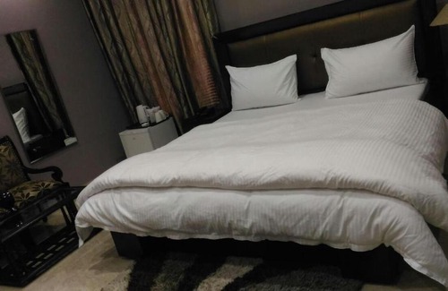 Greater Noida Hotel | Kapoor Residency