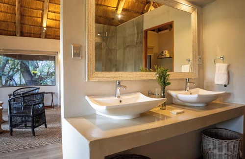 Maruleng Cabin | Karongwe - River Safari Lodge