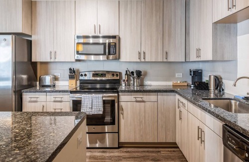 Durham Apartment | Kasa | Captivating Space with Fast Wifi and Amenity Access | Durham