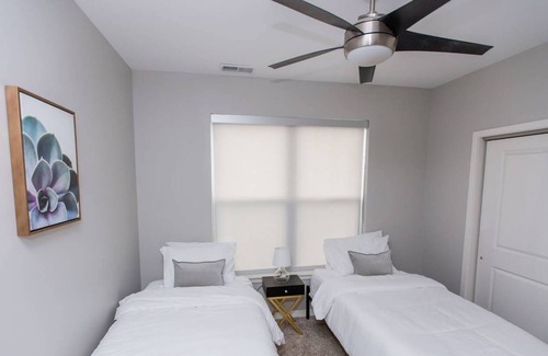 DeBaliviere Place Apartment | Kasa | Take a Stroll in Forest Park | Forest Park