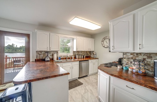 Portage House | Kayaks & Fire Pits: Waterfront Portage Getaway!