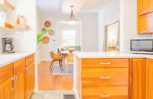 Southmoreland House | KC BoHo Bungalow - Fenced Yard - Pet-friendly