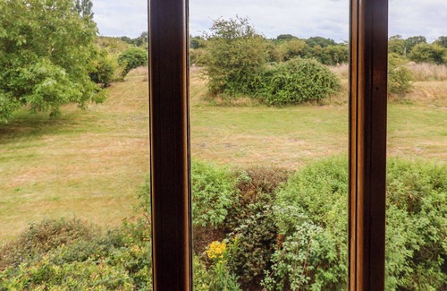 Beccles Cottage | KEIRS COTTAGE, pet friendly, with open fire in Beccles