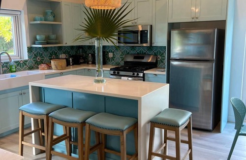 Dunmore Town House | KELLY KREST, BEACH FRONT WITH STUNNING VIEWS OF GORGEOUS PINK SANDS BEACH