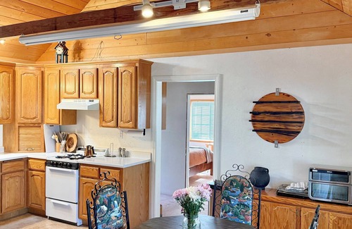 Inyokern Cabin | Kennedy Bluebird: off-grid cabin near SF Kern River