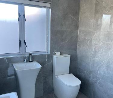 Port Elizabeth Villa | Kensington Palace for 4 guests all inclusive