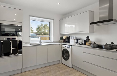 Sittingbourne House | Kent Gem | New Build | Sleeps 7 | Free Parking