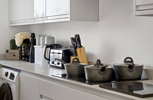 Sittingbourne House | Kent Gem | New Build | Sleeps 7 | Free Parking