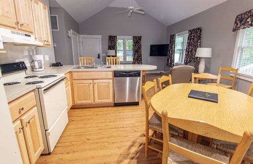 Gilbertsville Hotel | Kentucky Dam Village State Resort Park