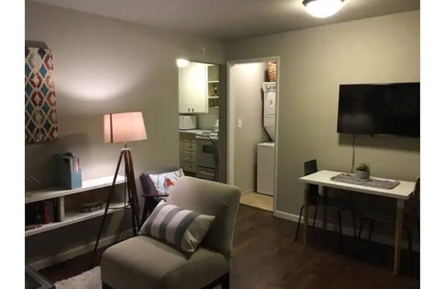Tillicum House | Kenwood Suite 9808