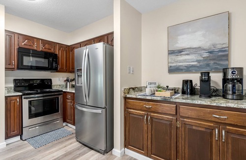 Salem House | Keowee Key Townhouse- Lake, great deck, outdoor firetable & CLEMSON FOOTBALL!