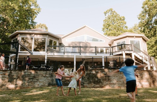 Saxony Forest House | Keowee Lakefront dock, canoe, kayaks, and more!