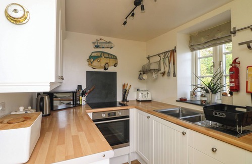 Portloe Cottage | KERBENETTY (HARBOUR COTTAGE), pet friendly, with open fire in Portloe