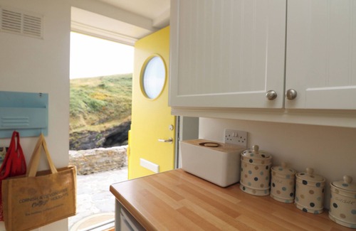 Portloe Cottage | KERBENETTY (HARBOUR COTTAGE), pet friendly, with open fire in Portloe