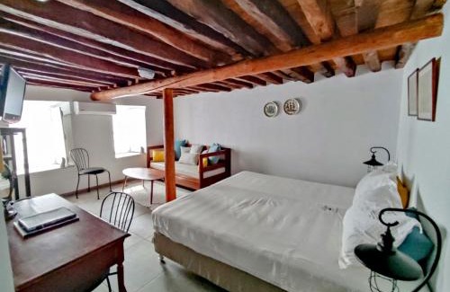 Hydra Apartment | Keresbino Hydra Art Suite