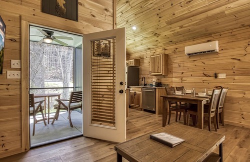 Cosby Cottage | Kerri's Cottage, Pickleball Court, Creek, WIFI, Mountain Views, No Cleaning Fee