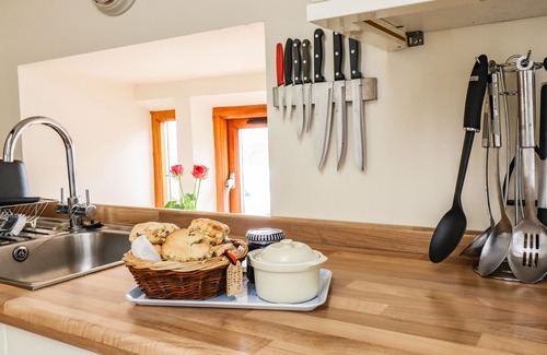 Silsden Cottage | KESTREL COTTAGE, pet friendly, character holiday cottage in Silsden