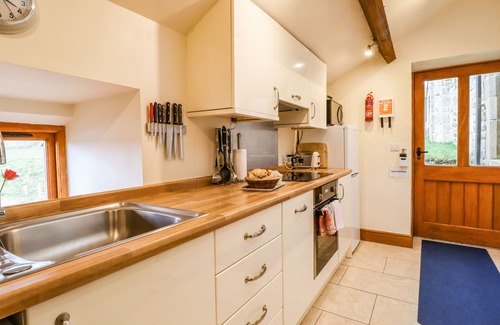 Silsden Cottage | KESTREL COTTAGE, pet friendly, character holiday cottage in Silsden