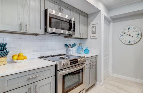 Fernandina Beach House | Ketch Courtyard Condo - Oceanview Balcony - Pool - Steps from the Beach