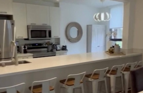 Key Biscayne Apartment | Key Biscayne Gorgeous 3 bdrm Beachy Chic Condo