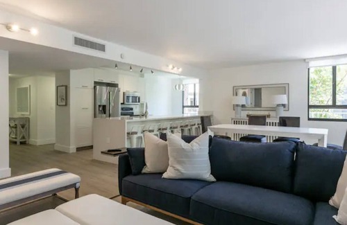 Key Biscayne Apartment | Key Biscayne Gorgeous 3 bdrm Beachy Chic Condo