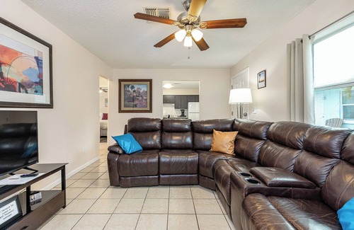 Tarpon Springs Apartment | Key West Charm in Tarpon Springs!