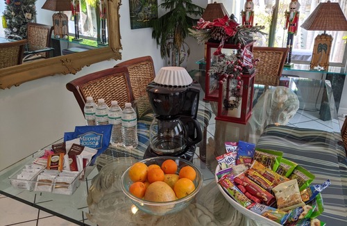 White Street Gallery District Apartment | Key West Sunset Suite at Suite Dreams Inn