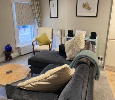 Dalston Apartment | Kezbah2 22 the square centre of Dalston village