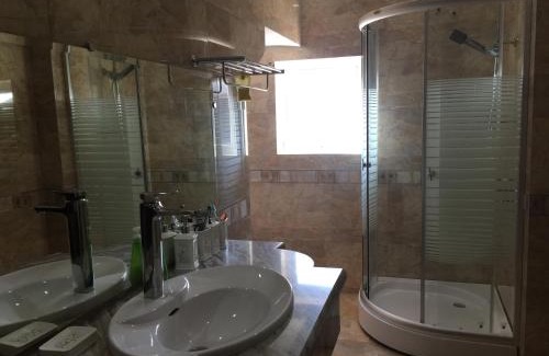 Dong Ha Hotel | Khách sạn nam đông