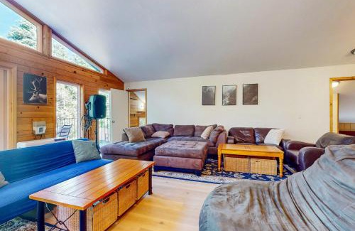 Shingletown House | Kibler/Griffis Creek House