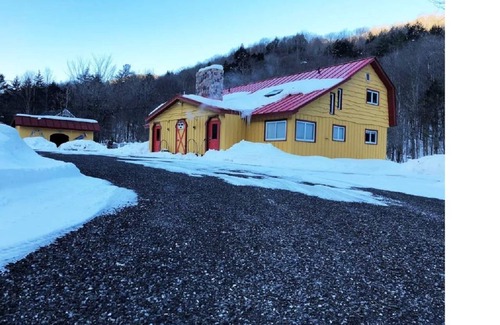 West Bridgewater House | Killington, Left Side of Duplex ,Outside Hot Tub, Charming, Cozy, Clean