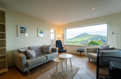 Bothar Bui House | Kilmurry Cottage - Superb Views
