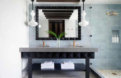 Antoneys Cay Resort | Kimpton - Grand Roatan Resort and Spa