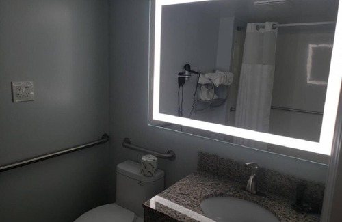 Henderson Apartment | King Accessible Non Smoking at Envi Boutique Hotel