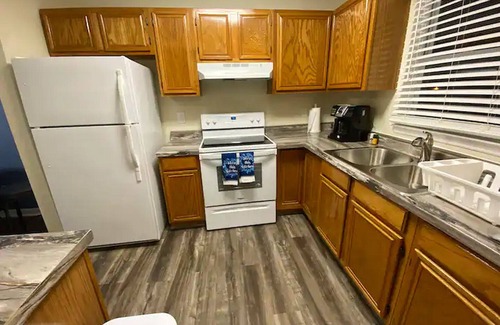 Greensboro House | king and Queen 2-bedroom townhome near downtown Greensboro with WiFi, AC