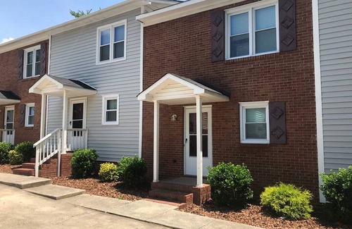 Greensboro House | king and Queen 2-bedroom townhome near downtown Greensboro with WiFi, AC