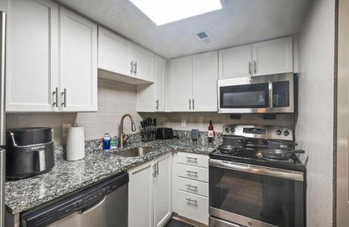 Smyrna Apartment | King Bed 5 min walk Truist Park The Battery