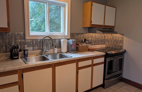 Mansfield Apartment | king Bed & a Sofa Queen bed Center of Mansfield