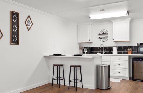 Billings House | King Bed and Pool Table - Beautiful Montana Home