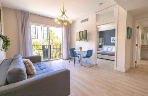 South Beach Apartment | King Bed-Apt with Rooftop Pool-Bar D303