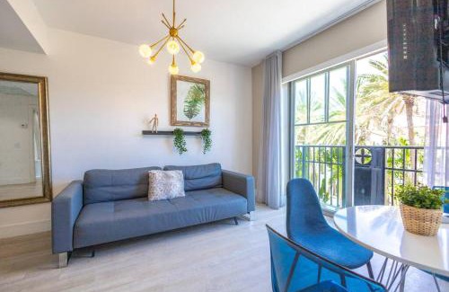 South Beach Apartment | King Bed-Apt with Rooftop Pool-Bar D303