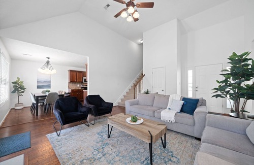 Clarksville House | King bed * Close to I-24 * 10 miles to Ft Campbell