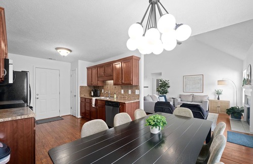 Clarksville House | King bed * Close to I-24 * 10 miles to Ft Campbell