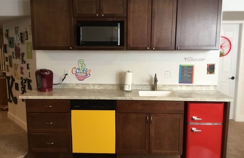 Johnstown House | King Bed Entire Suite No Cleaning Fee Private Entrance