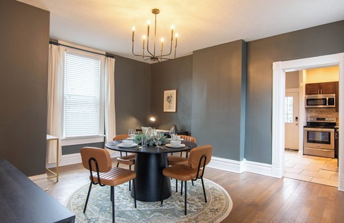 Merion Village House | King Bed Free Parking Walk to Schiller Park Private Backyard