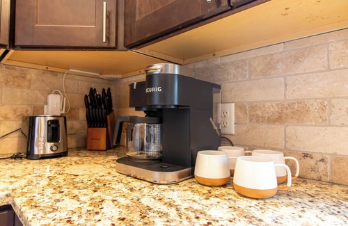 Merion Village House | King Bed Free Parking Walk to Schiller Park Private Backyard