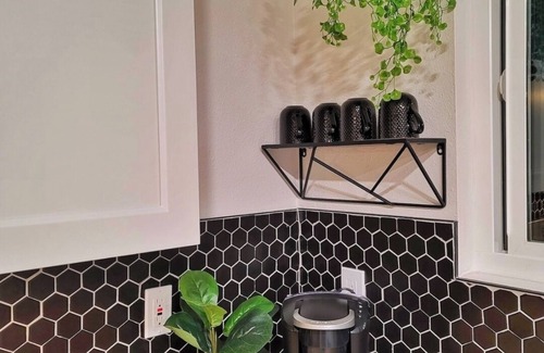 Compton House | 🌊King bed - near SoFi and LAX - free onsite parking