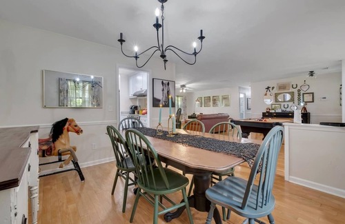 Tallahassee House | King Bed-Pets -Quiet-Huge fence Yrd