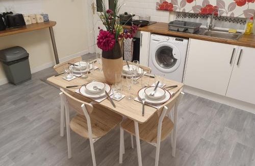 Morley House | king Bed Premium luxury suite + Free Parking + Free Fast WiFi