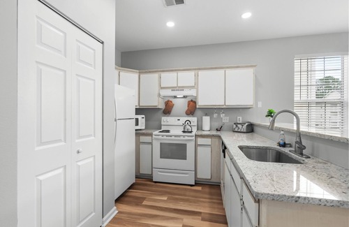 Carolina Forest Condo | King Bed - River Oaks Golf Club W/D, Pool, Hot Tub Clean!